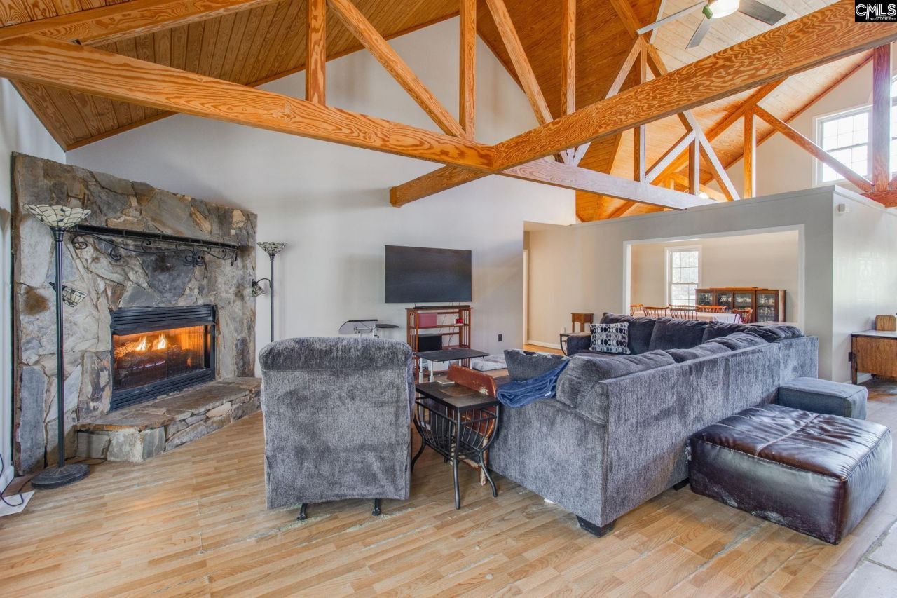 239 Blackthorn Drive Photo 9