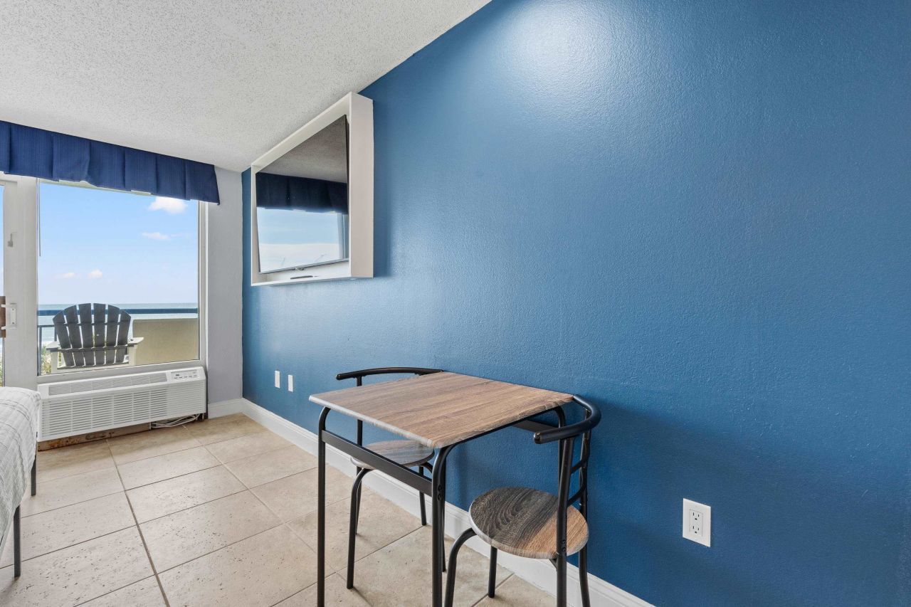 2300 Ocean Blvd. N  Photo 11