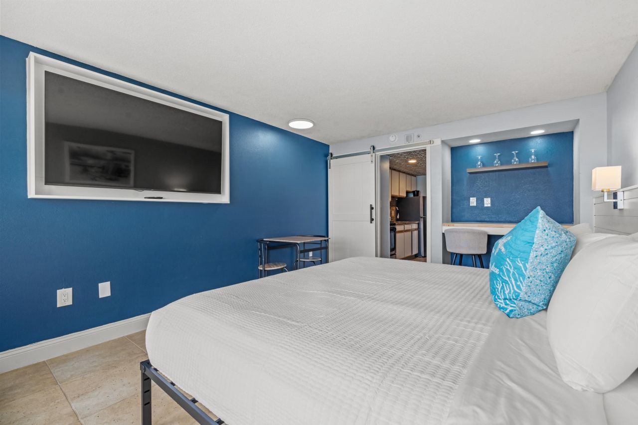 2300 Ocean Blvd. N  Photo 15