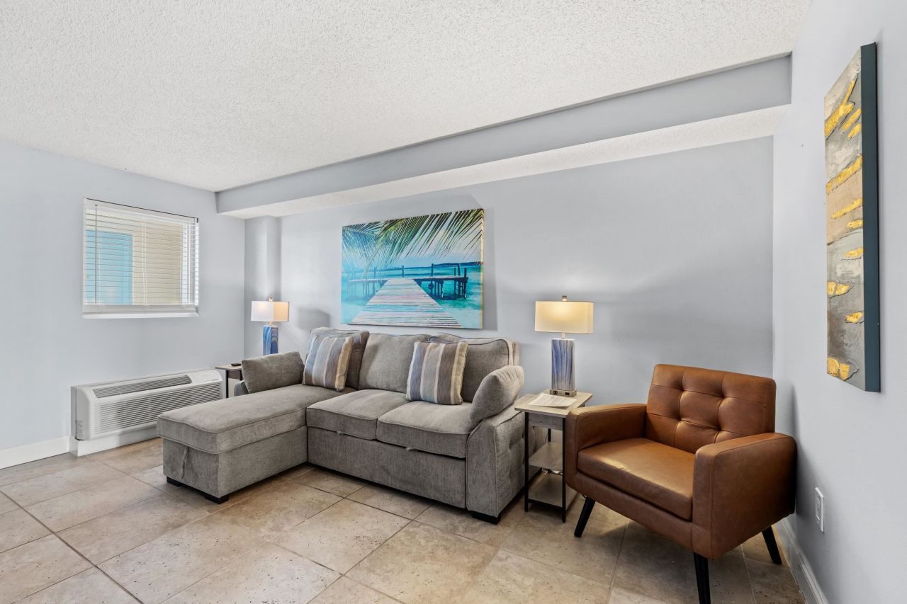 2300 Ocean Blvd. N  Photo 5