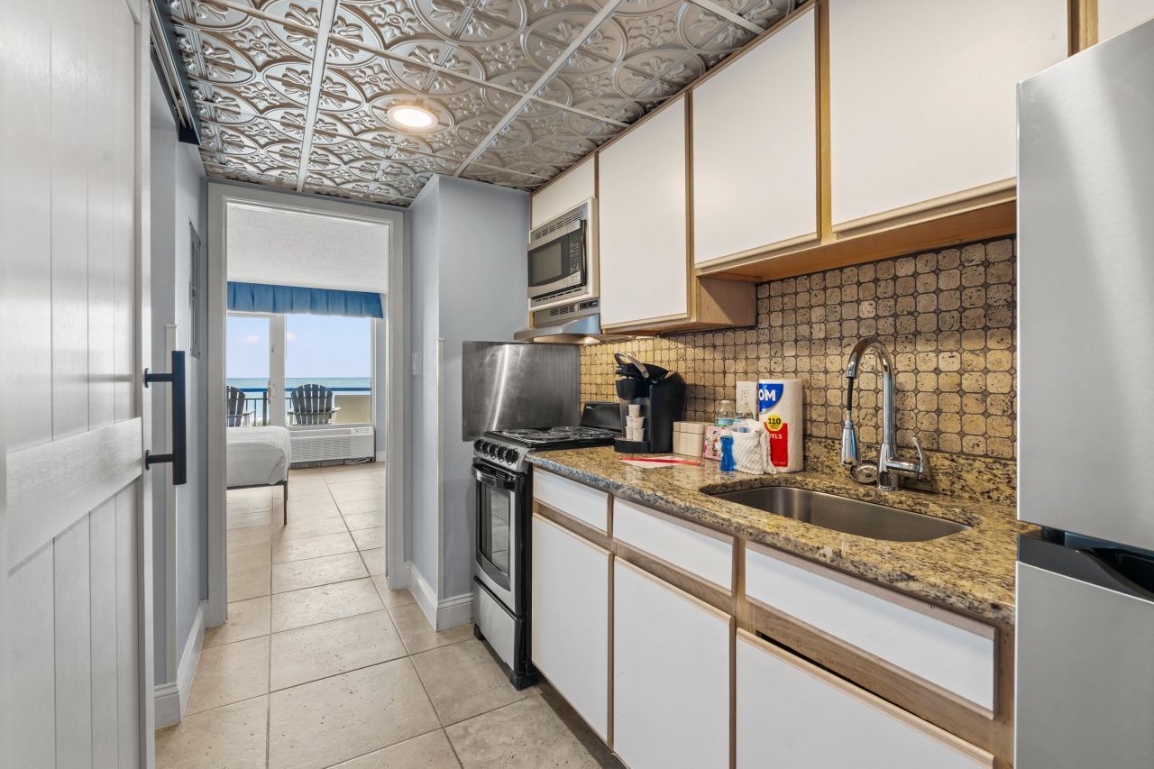 2300 Ocean Blvd. N  Photo 7