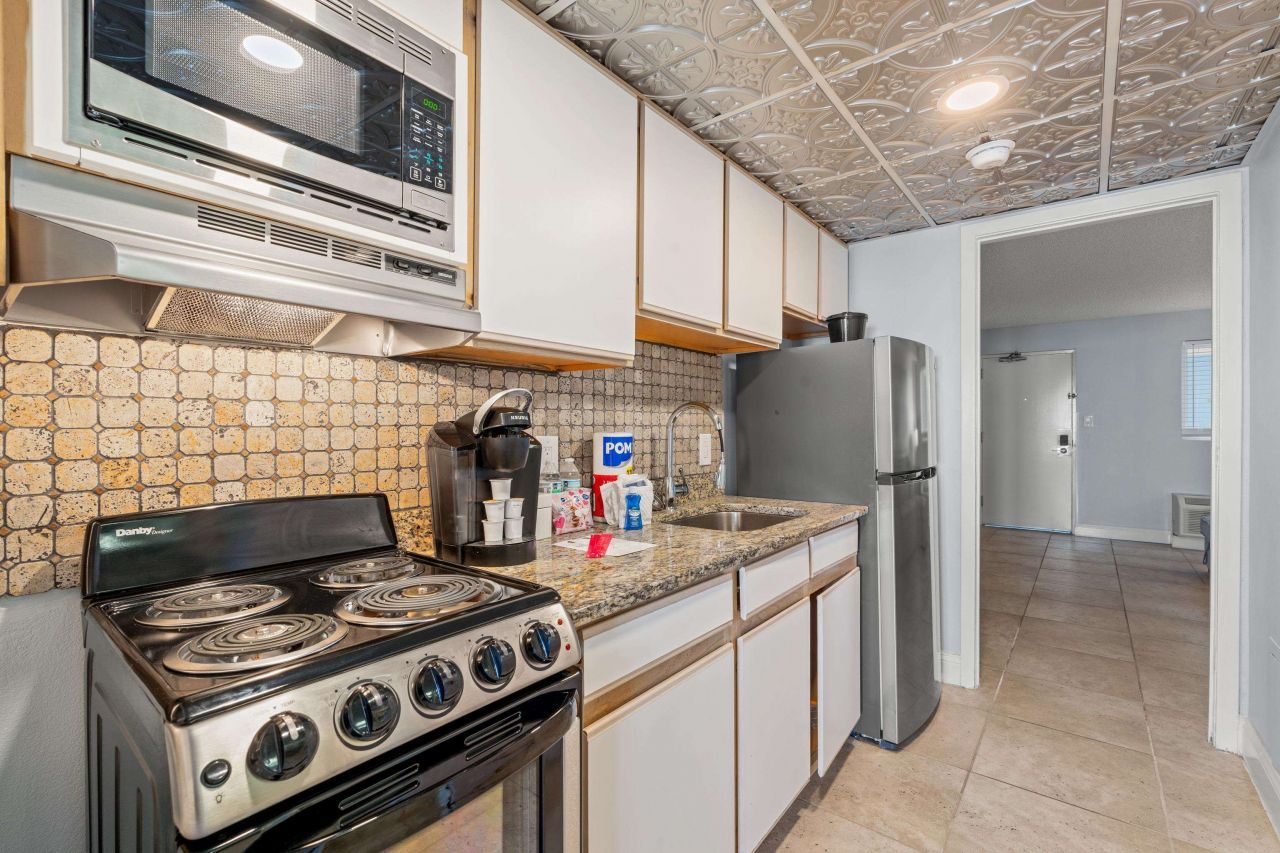 2300 Ocean Blvd. N  Photo 8