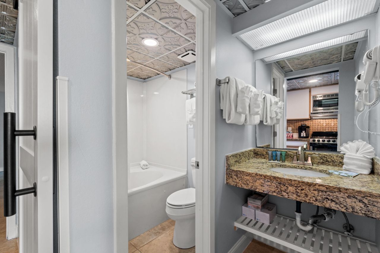 2300 Ocean Blvd. N  Photo 9