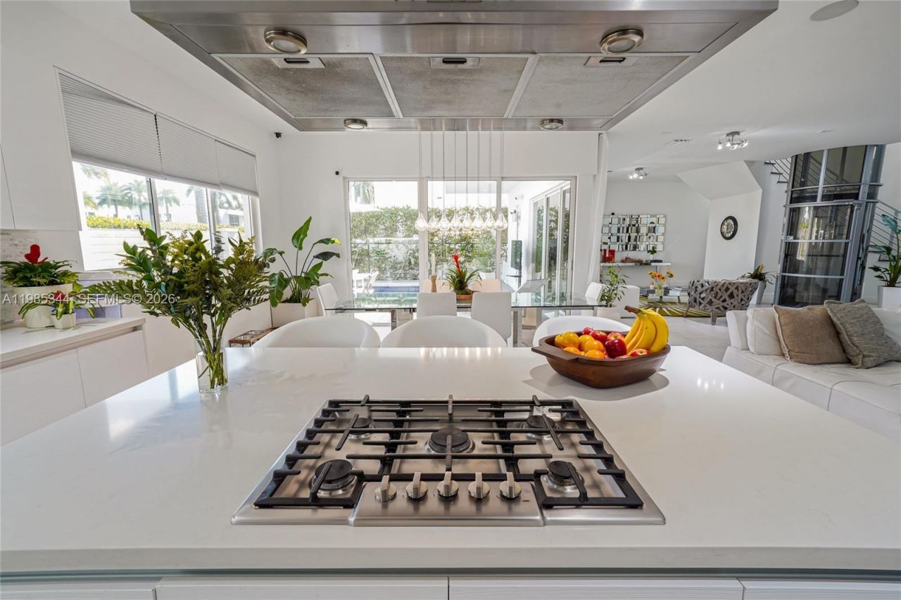 7515 NW 99th Ave, Doral, FL 33178 Photo