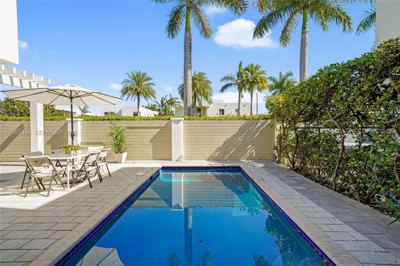 7515 NW 99th Ave, Doral, FL 33178 Photo