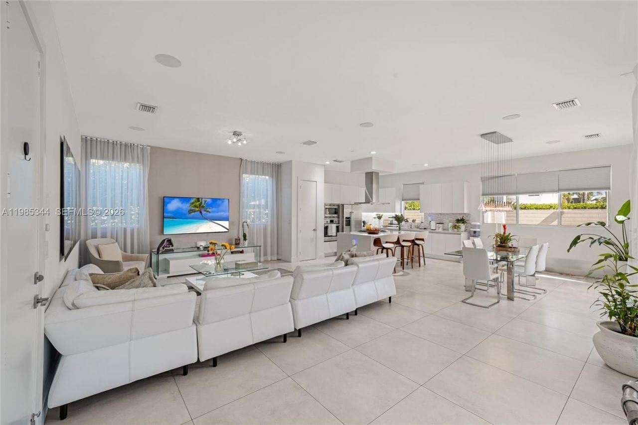 7515 NW 99th Ave, Doral, FL 33178 Photo
