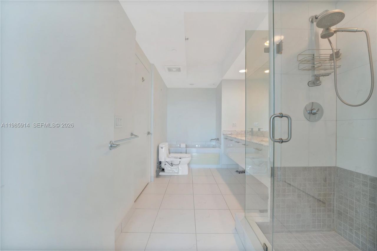 500 Brickell Ave , Unit 2000, Miami, FL 33131 Photo