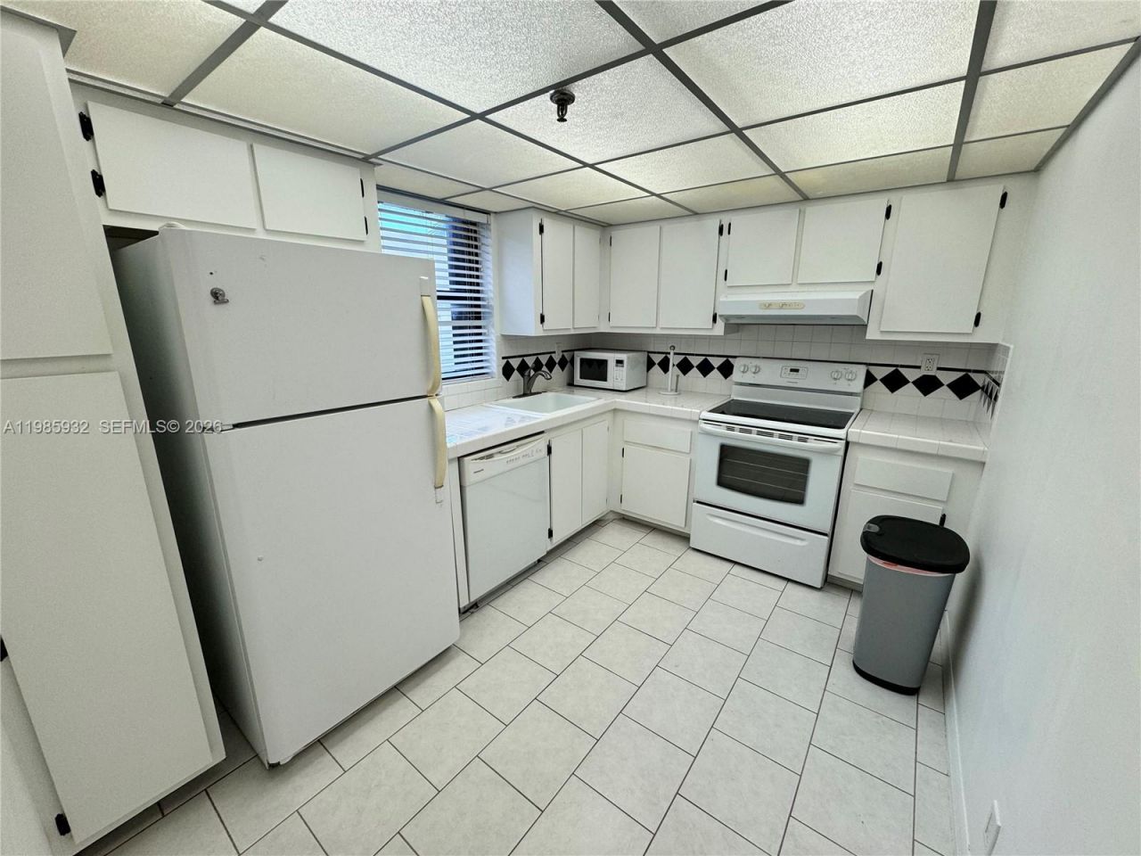 2625 Collins Ave , Unit 320, Miami Beach, FL 33140 Photo