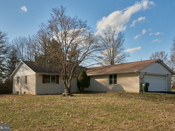 884 AHRENS ROAD, READING, PA 19606