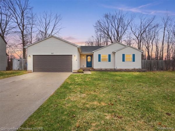 517 Cove View Drive, Waterford Twp, MI 48327