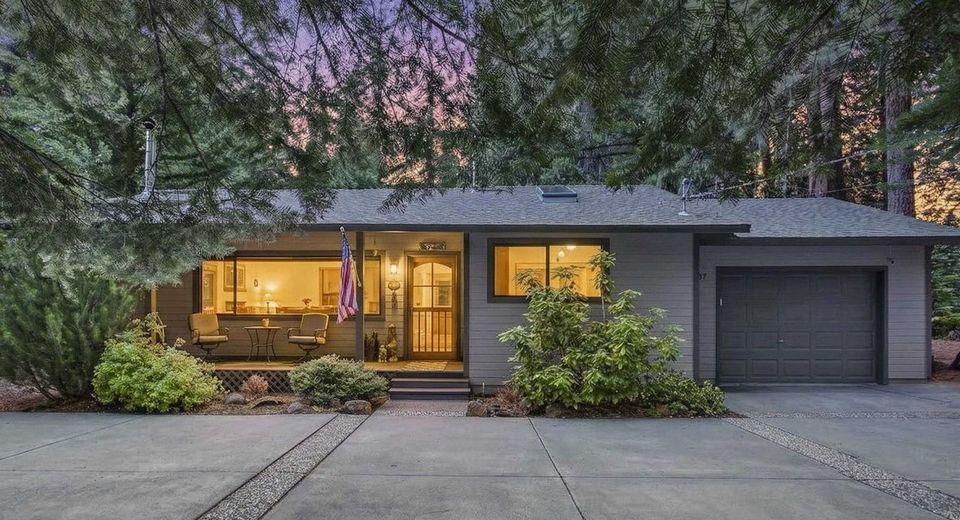 937 Peninsula Drive, Lake Almanor, CA 96137 Photo