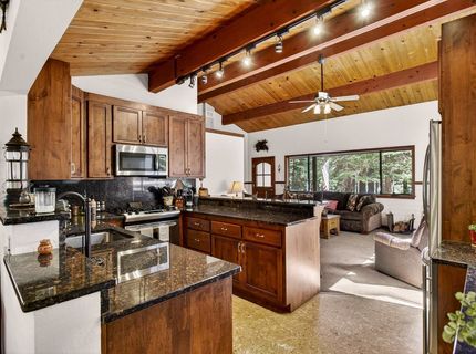 937 Peninsula Drive, Lake Almanor, CA 96137 Photo