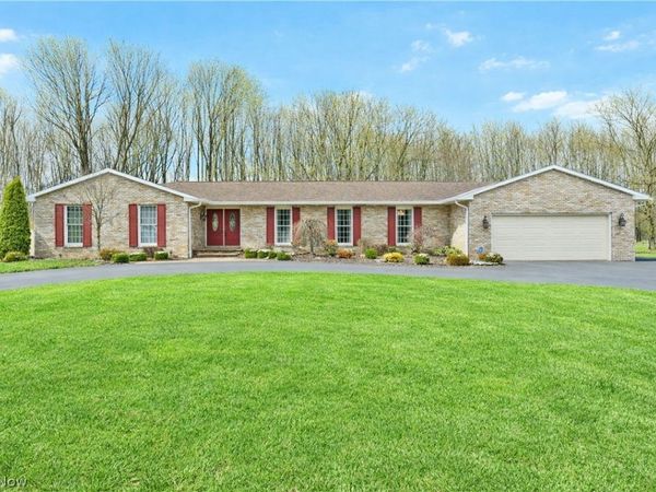 9271 Hillview Drive NE, Warren, OH 44484