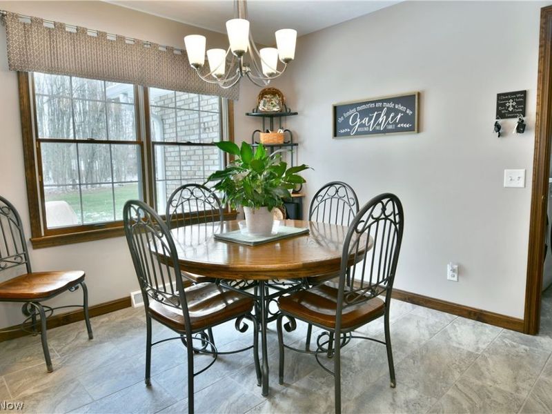 9271 Hillview Drive NE, Warren, OH 44484 Photo 13