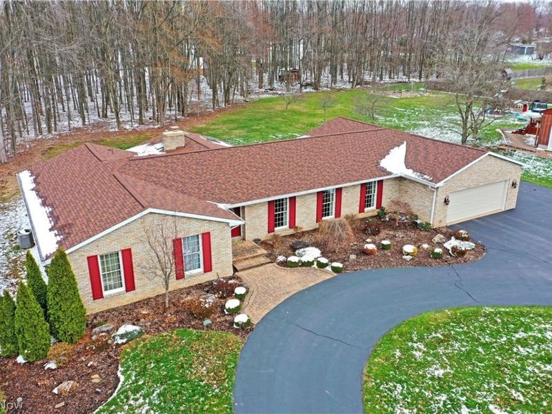 9271 Hillview Drive NE, Warren, OH 44484 Photo 3