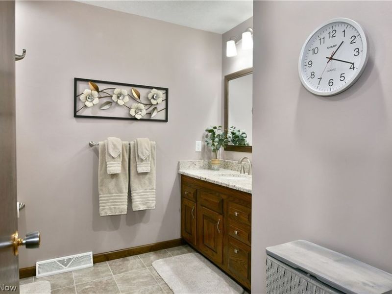 9271 Hillview Drive NE, Warren, OH 44484 Photo 30