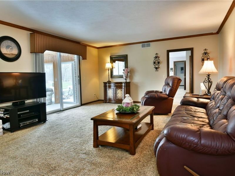 9271 Hillview Drive NE, Warren, OH 44484 Photo 7