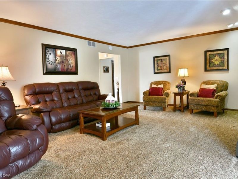 9271 Hillview Drive NE, Warren, OH 44484 Photo 9