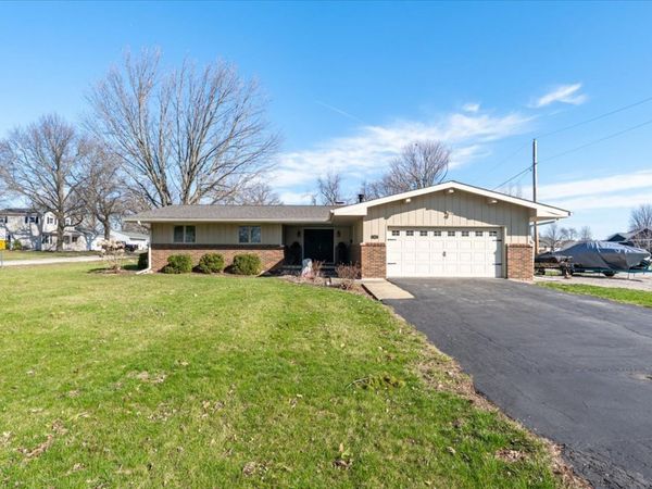 105 W School Street, Leroy, IL 61752