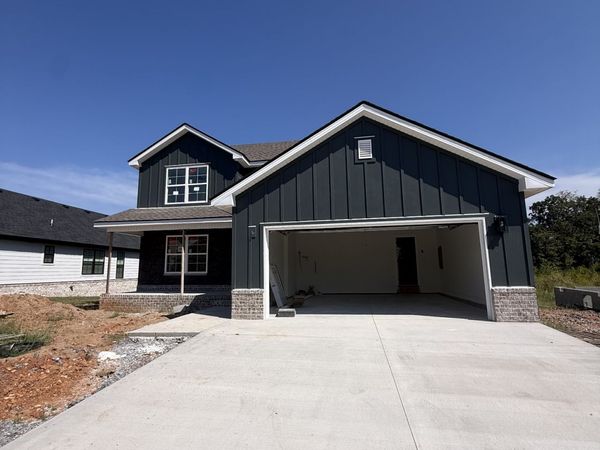 925 Bankside Dr, Clarksville, TN 37043