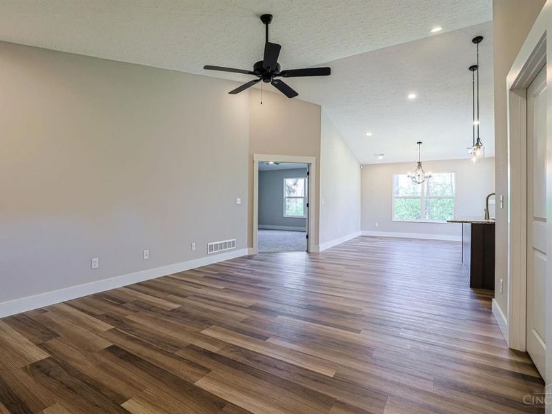 5019 Waterford Lane, Middletown, OH 45042 Photo 10