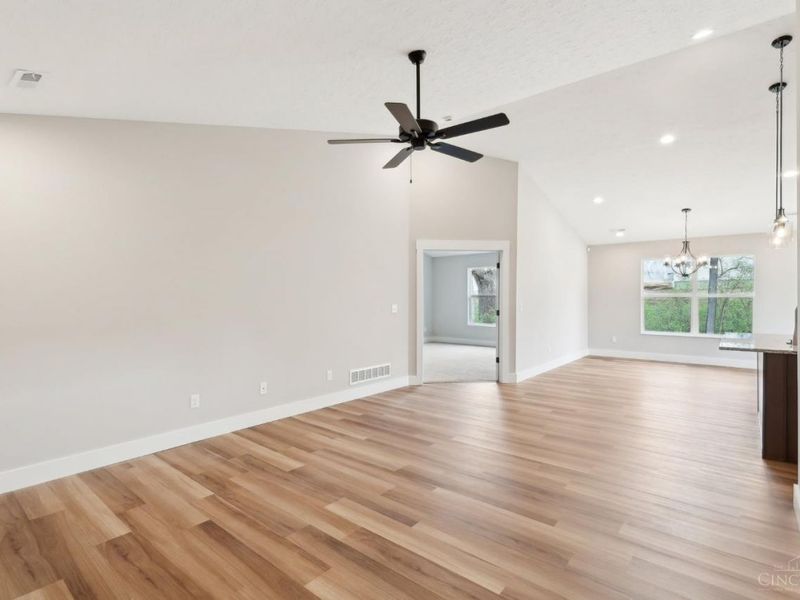 5019 Waterford Lane, Middletown, OH 45042 Photo 12