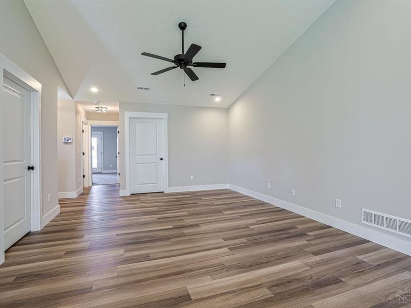 5019 Waterford Lane, Middletown, OH 45042 Photo 12