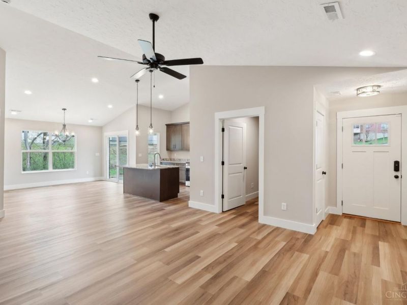 5019 Waterford Lane, Middletown, OH 45042 Photo 4