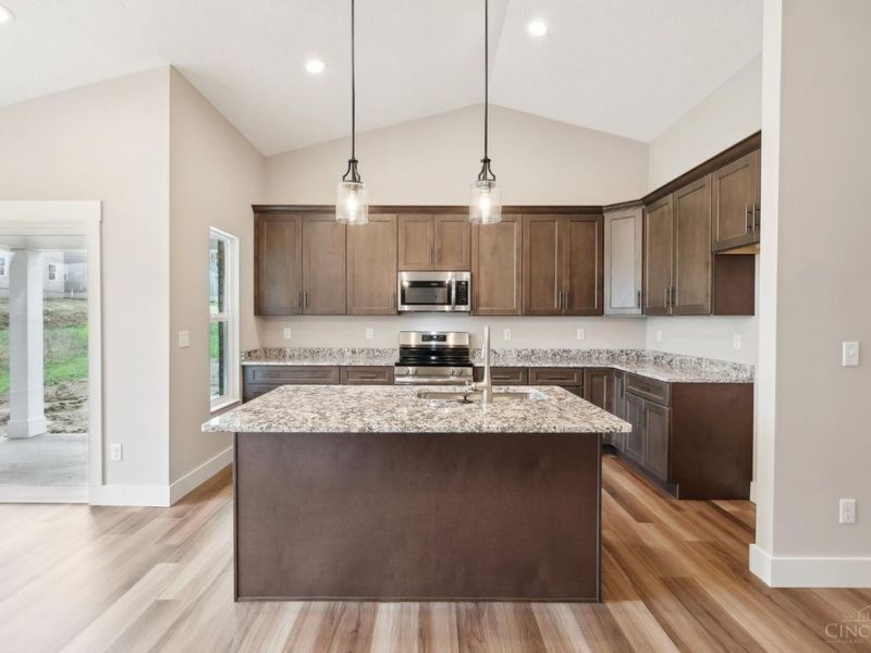 5019 Waterford Lane, Middletown, OH 45042 Photo 6