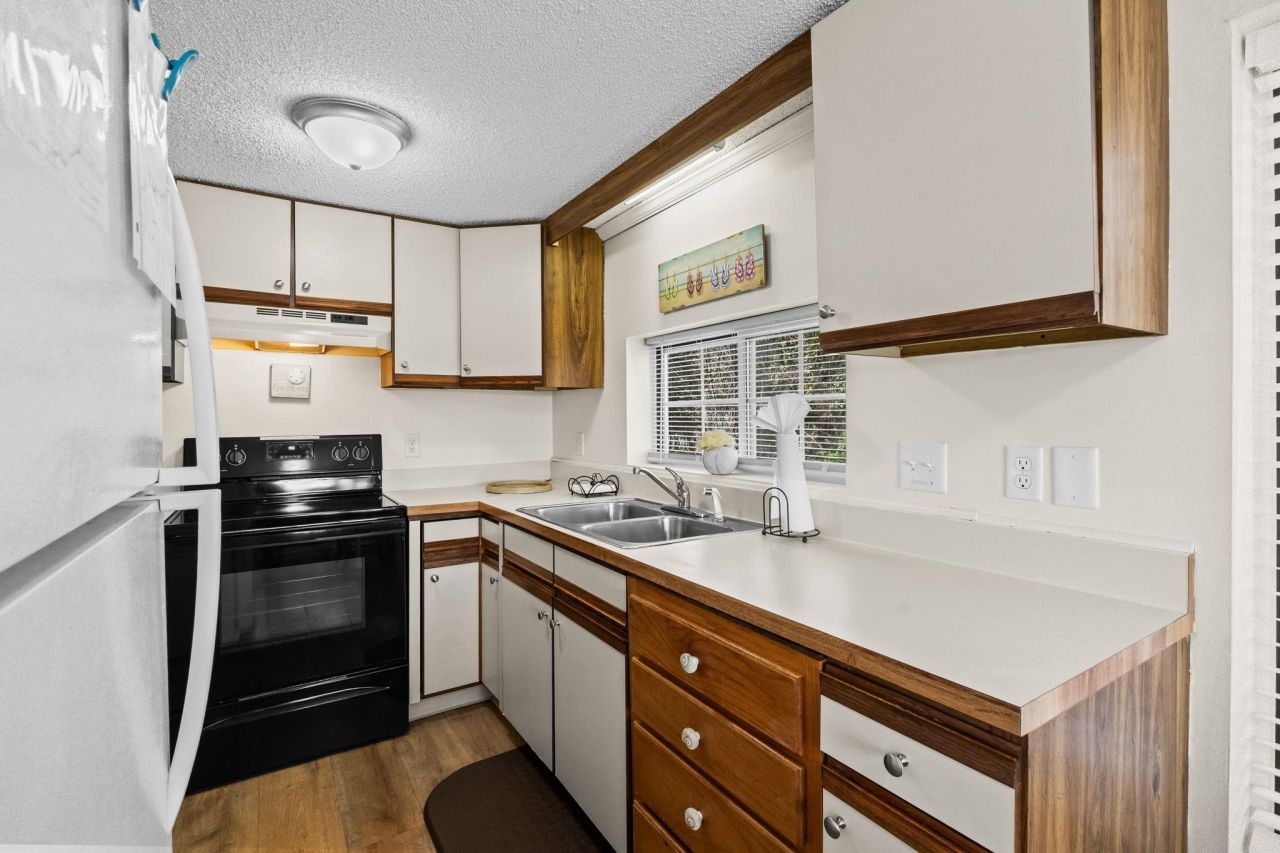 6001 - 1562 S Kings Hwy. Photo 14