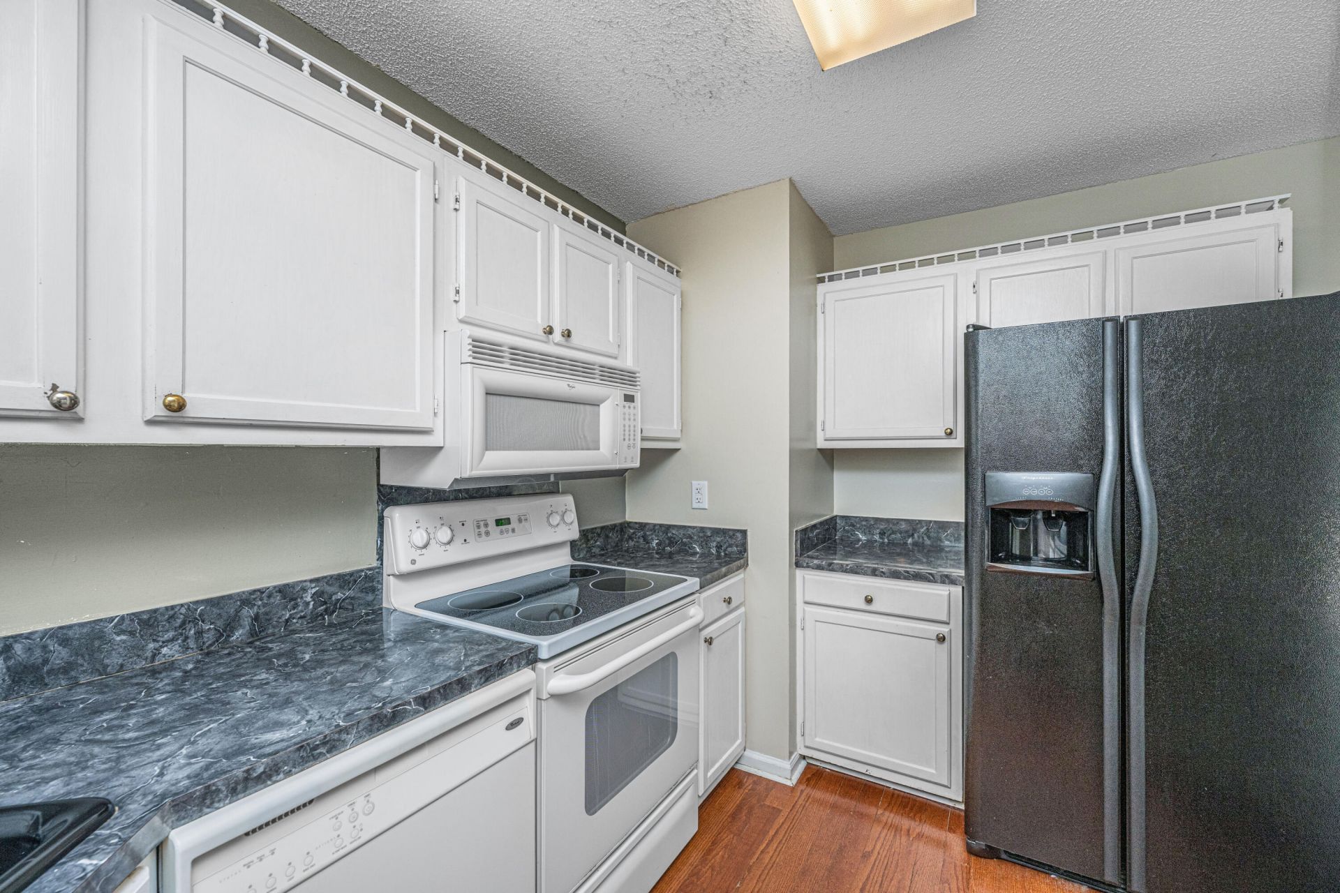 103 York Place Photo 12