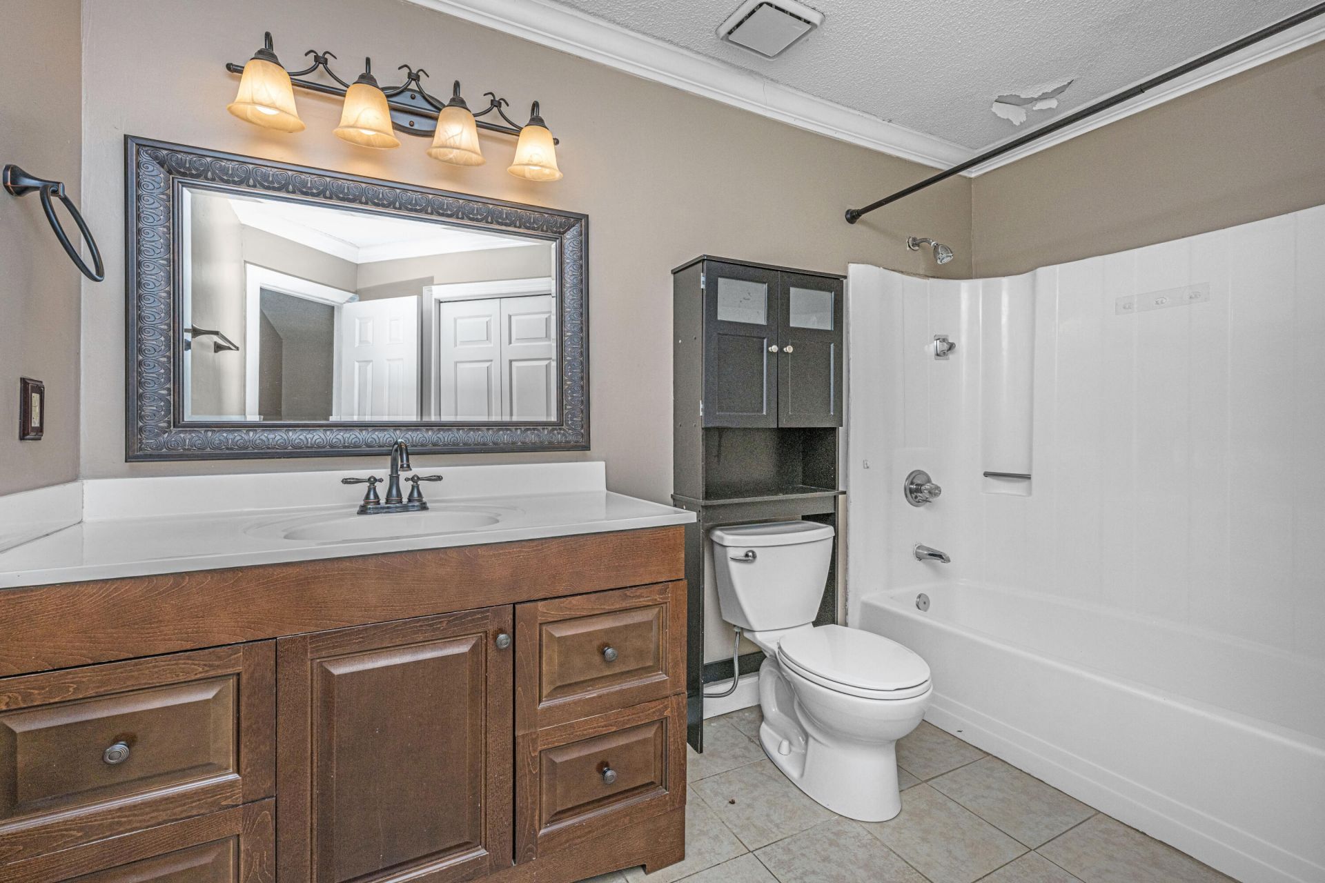 103 York Place Photo 15