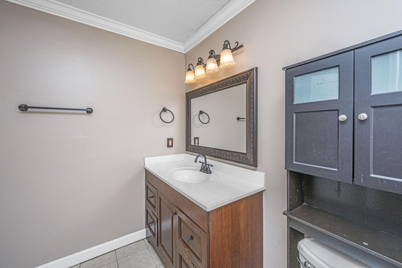 103 York Place Photo 15