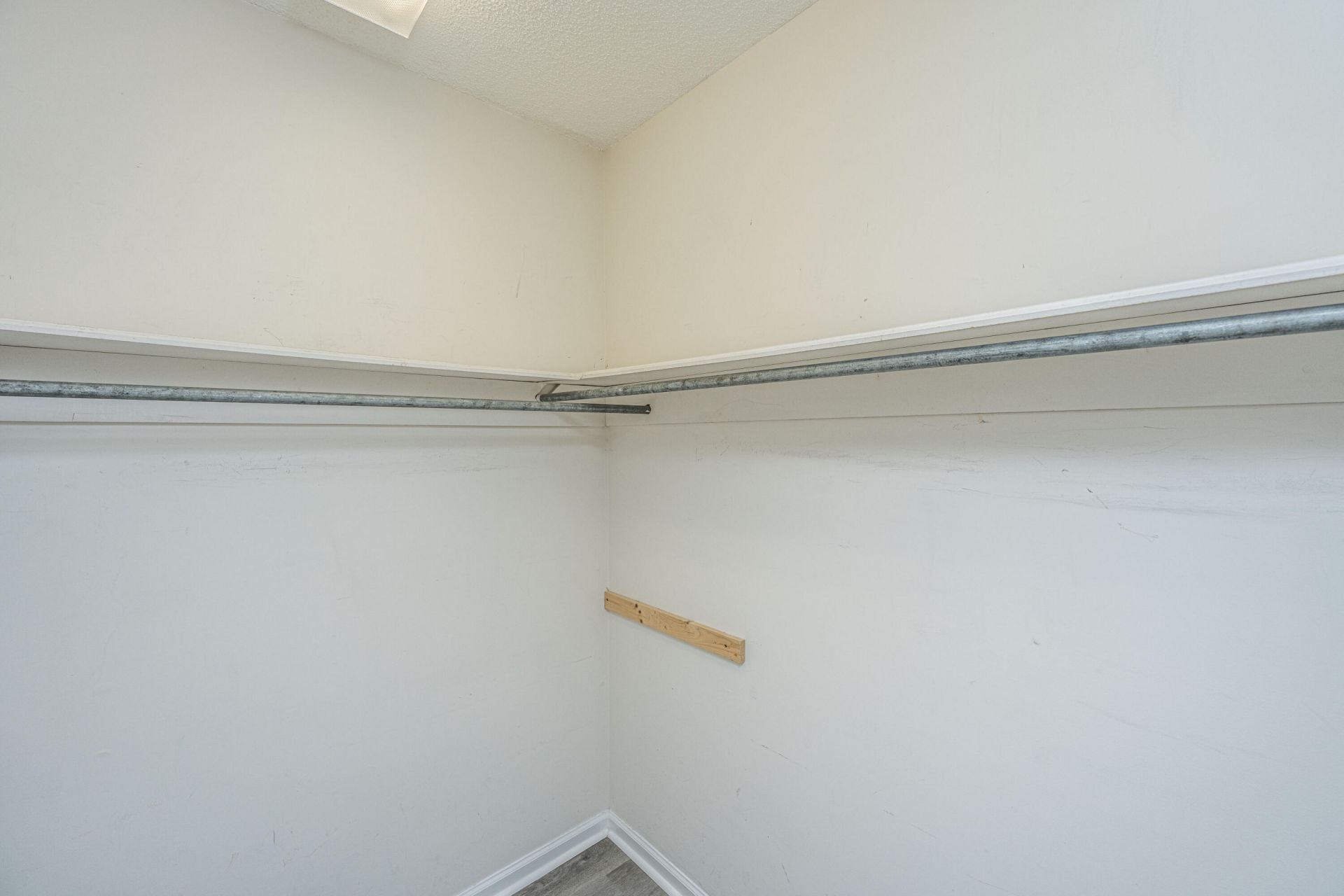 103 York Place Photo 17