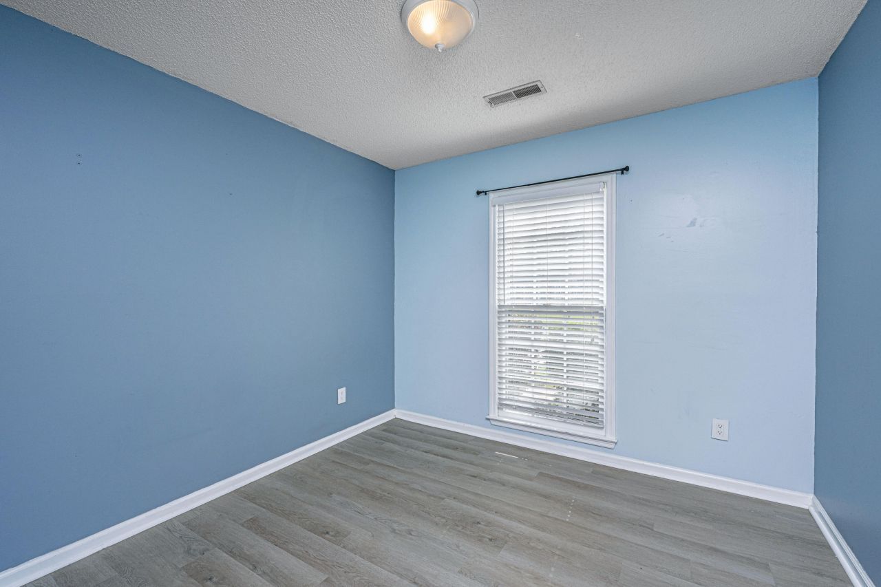 103 York Place Photo 17