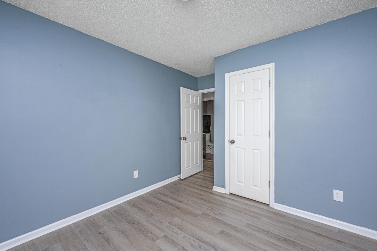 103 York Place Photo 18