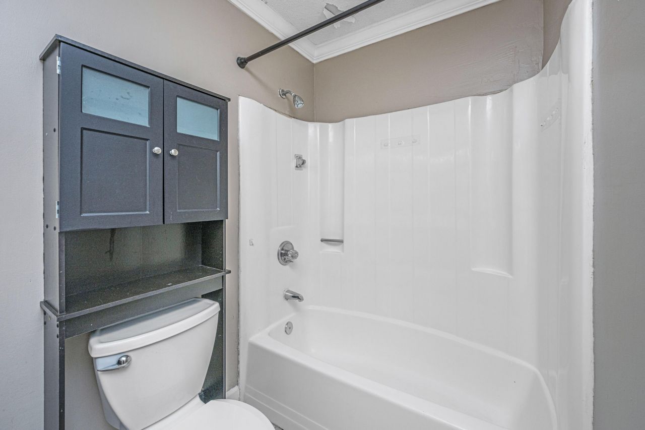 103 York Place Photo 19