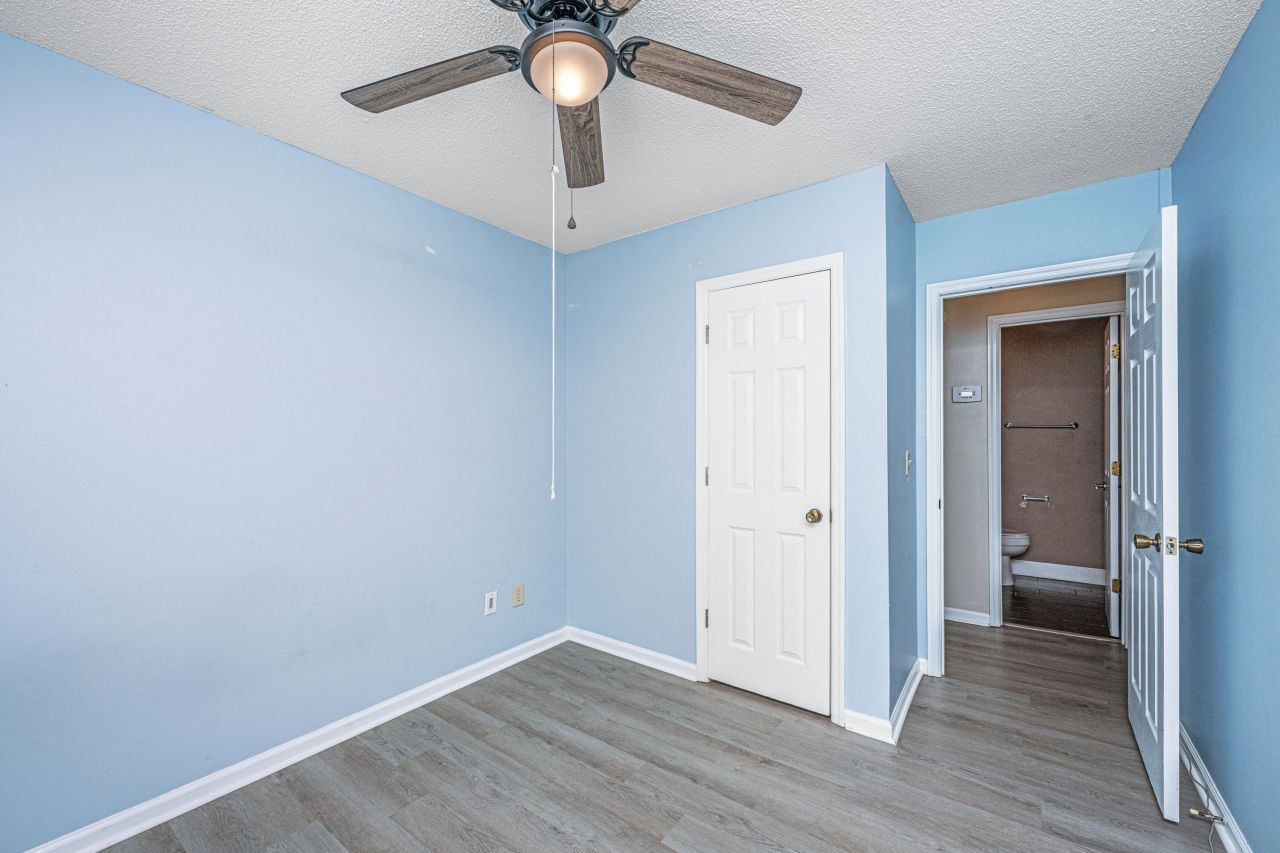 103 York Place Photo 22