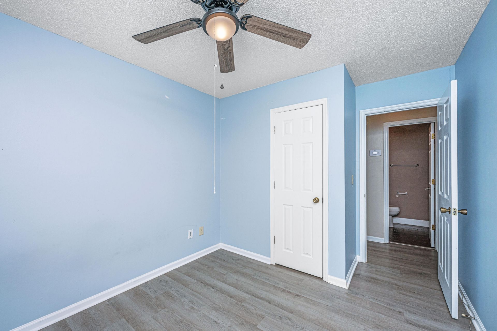 103 York Place Photo 23