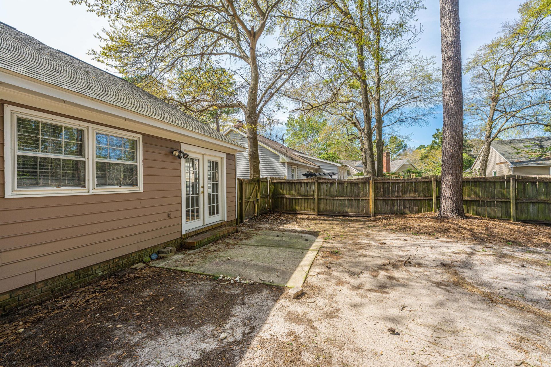 103 York Place Photo 25