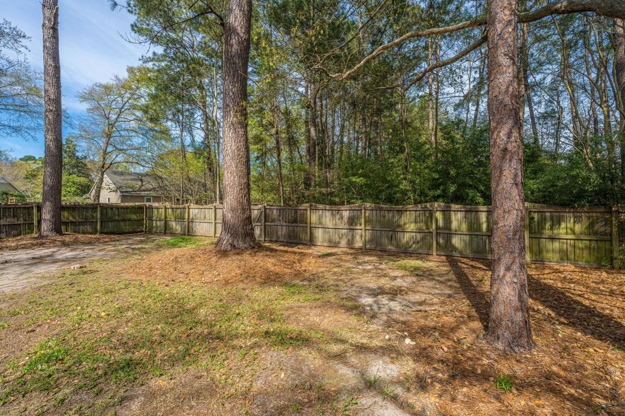 103 York Place Photo 26