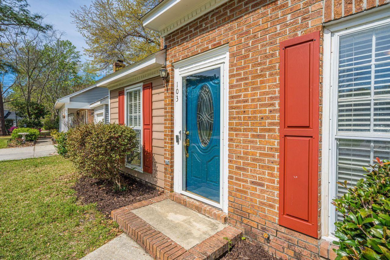 103 York Place Photo 27