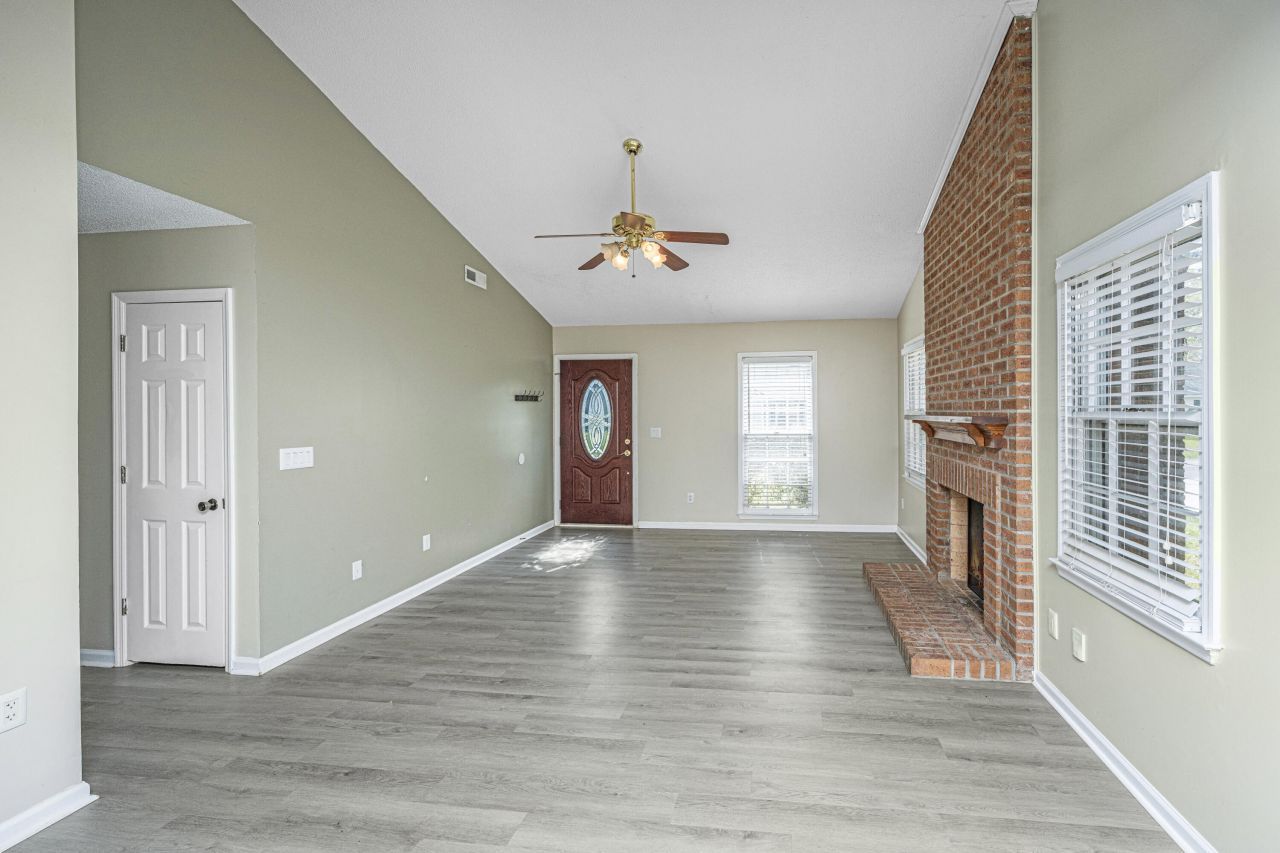 103 York Place Photo 6