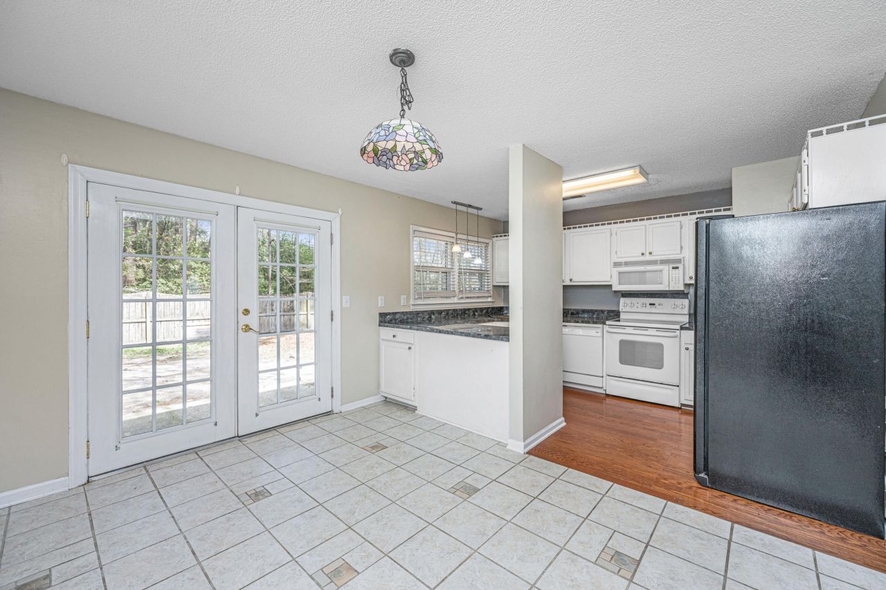 103 York Place Photo 8