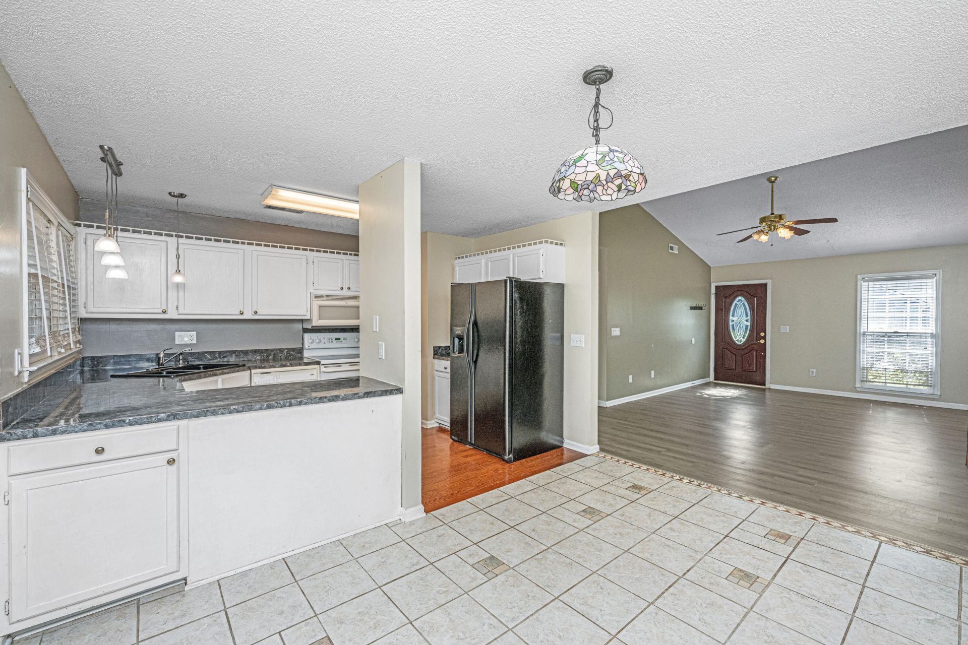 103 York Place Photo 9