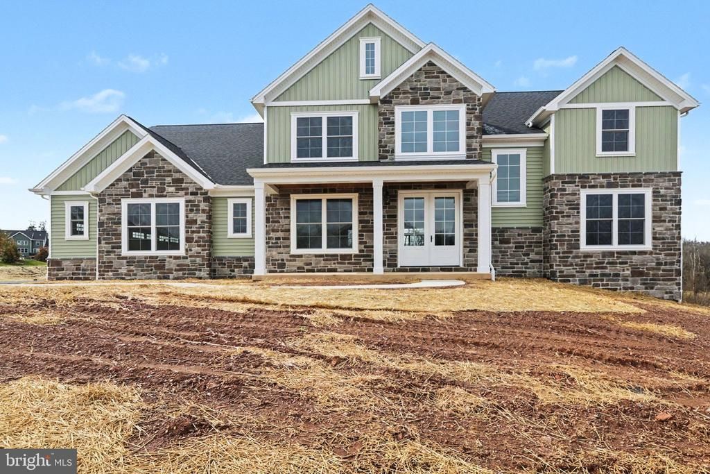 407 WILLOW OAK DRIVE, LEWISBERRY, PA 17339