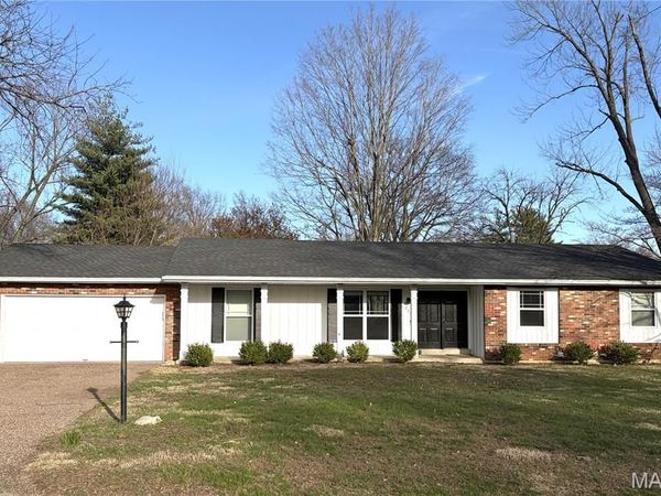 921 Surrey Court , Edwardsville, IL 62025