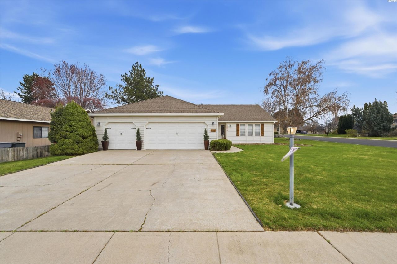 630 Meadows Drive East primary photo