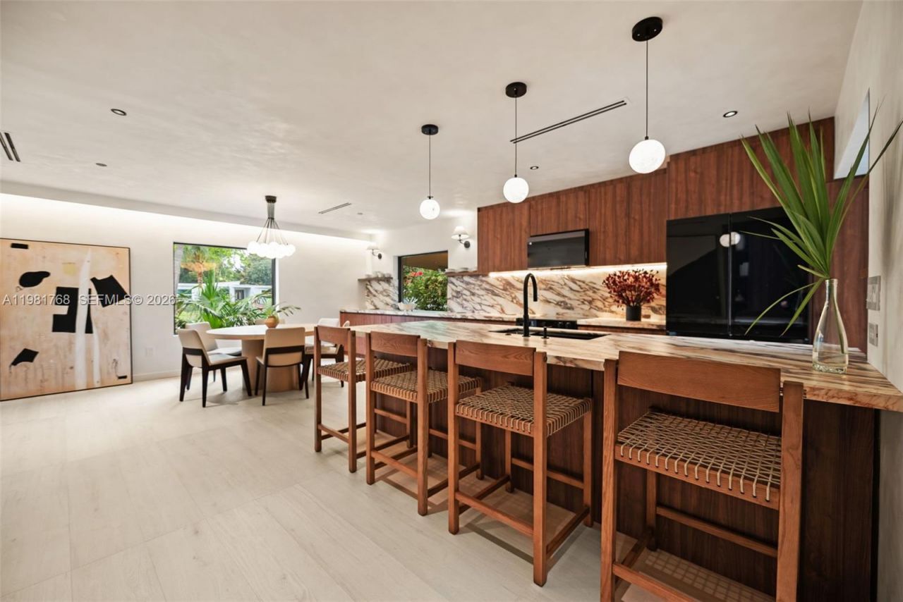 871 NE 128th St, North Miami, FL 33161 Photo