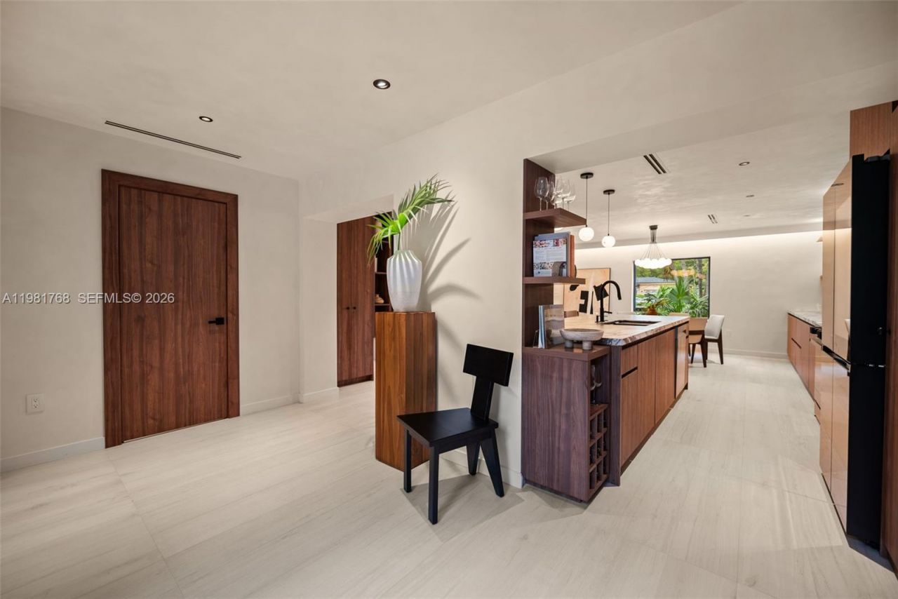 871 NE 128th St, North Miami, FL 33161 Photo